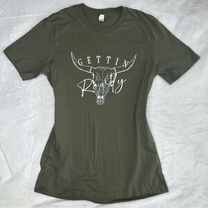 NWOT Gettin’ Rowdy Western Graphic Canvas T-Shirt with Longhorn Design, Medium